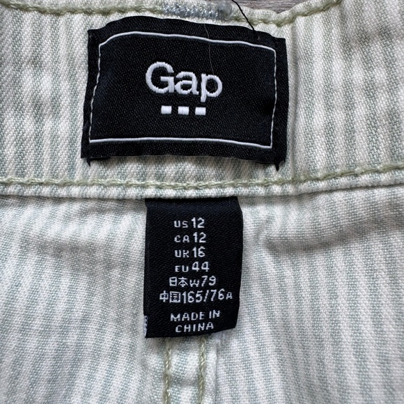 GAP Women's Light Striped Jean Shorts - Picture 2 of 3